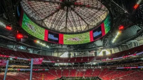 “德甲第32轮赛事综述：多特蒙德以5-1横扫奥格斯堡，经典瞬间盘点”